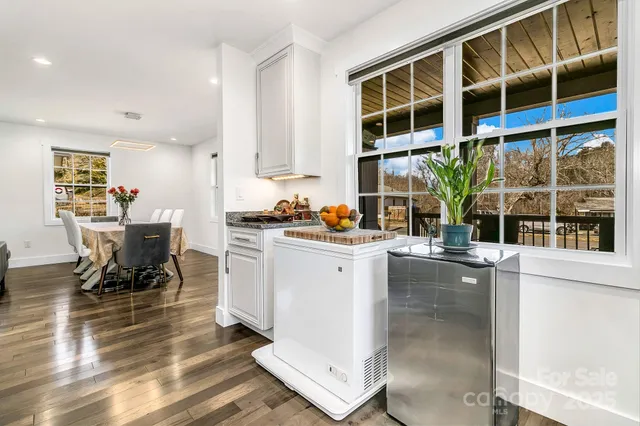 $525,000 | 215 East Oakview Road, Asheville, NC 28806