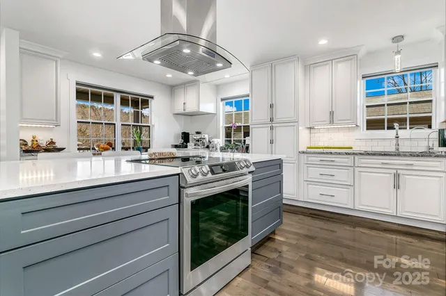 $525,000 | 215 East Oakview Road, Asheville, NC 28806