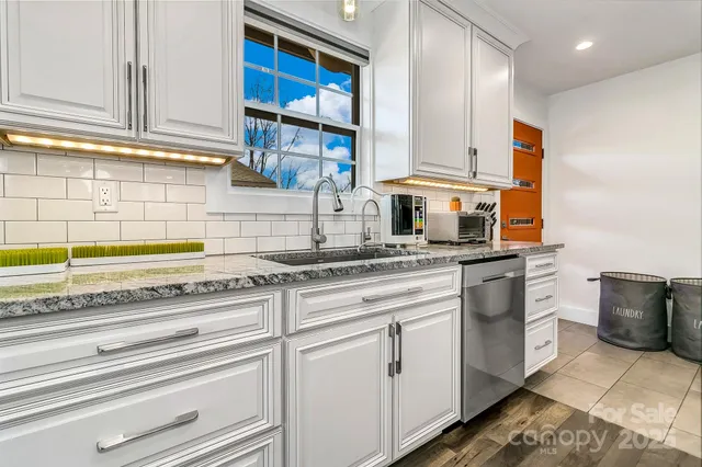 $525,000 | 215 East Oakview Road, Asheville, NC 28806