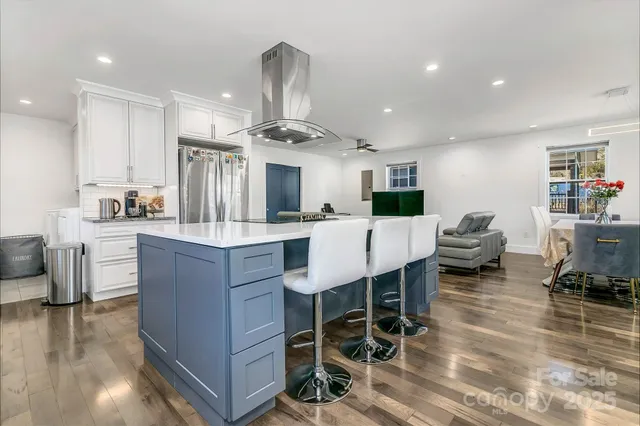 $525,000 | 215 East Oakview Road, Asheville, NC 28806