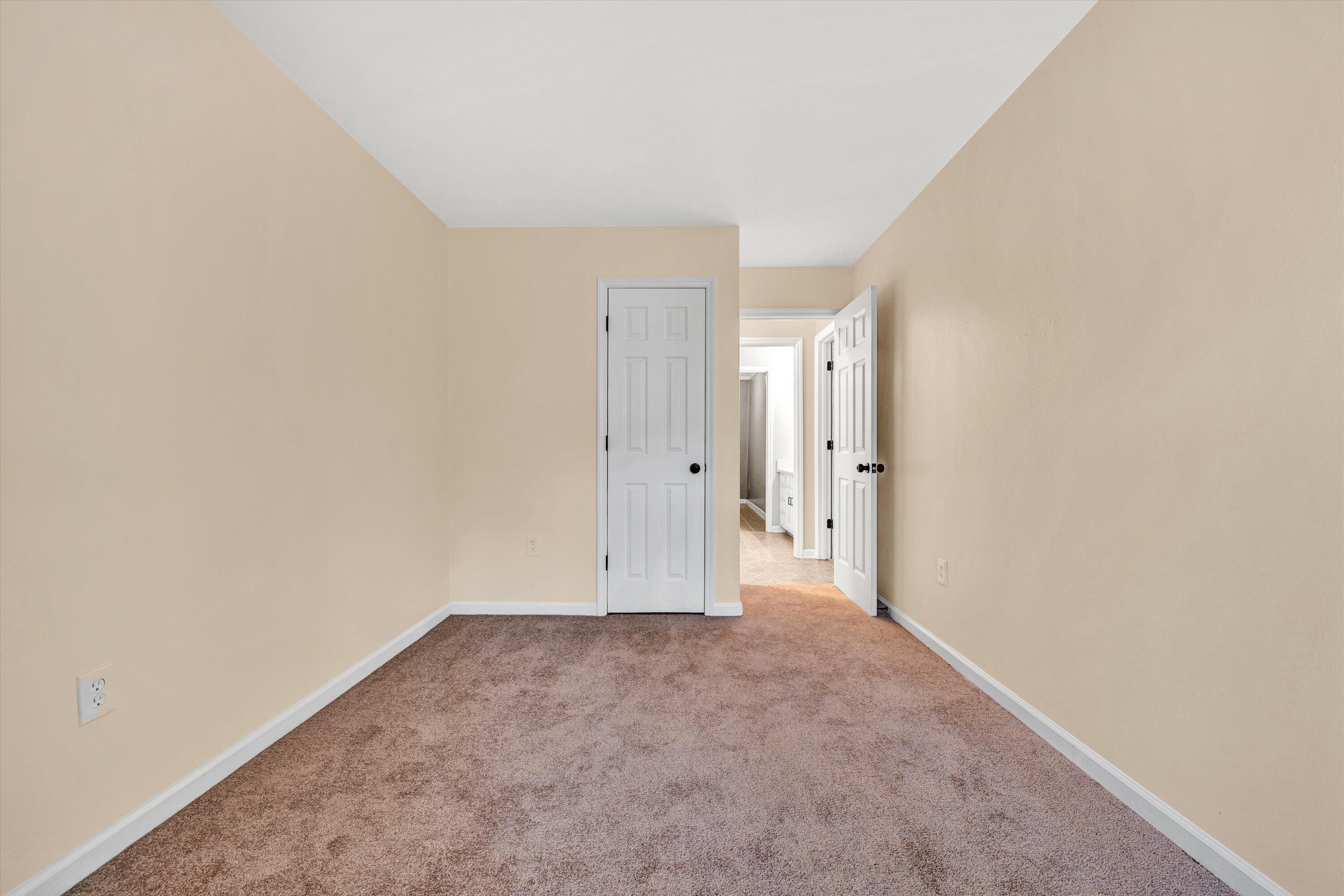 3361 Forest Ridge Road Roanoke, VA 24018 - Photo 15 of 24 16-DSC09426