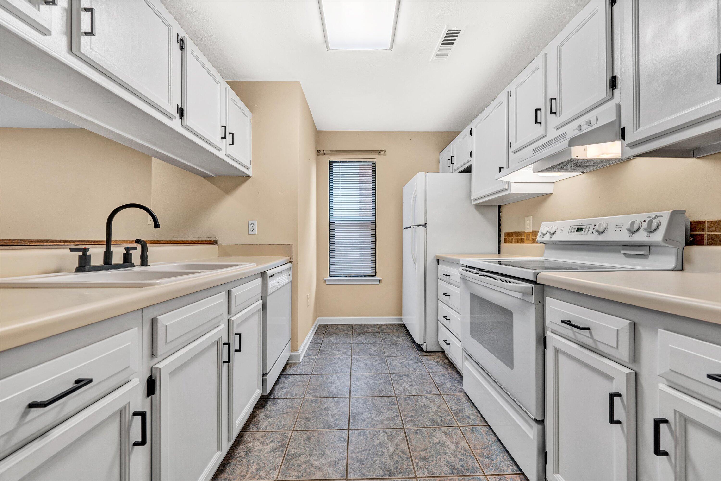 3361 Forest Ridge Road Roanoke, VA 24018 - Photo 7 of 24 08-DSC09399