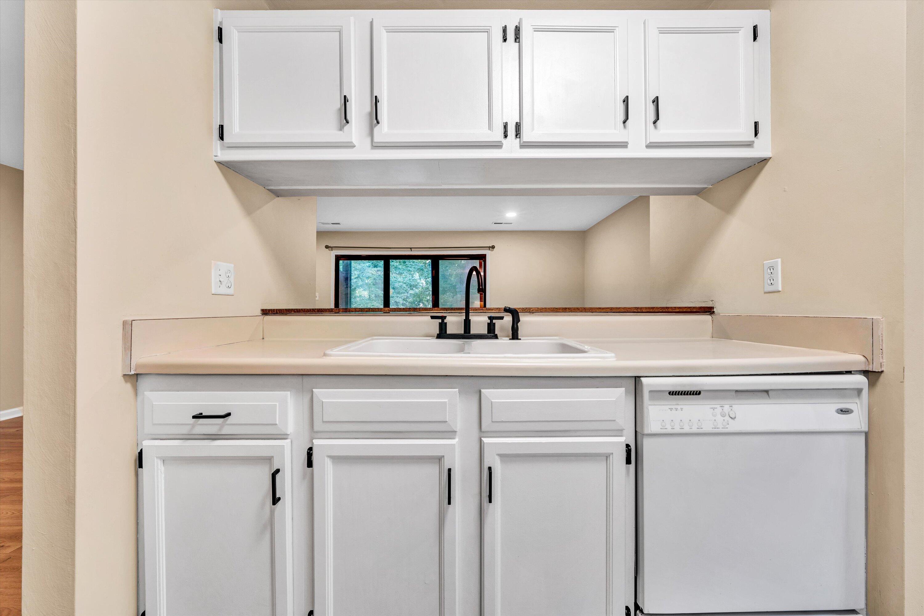 3361 Forest Ridge Road Roanoke, VA 24018 - Photo 8 of 24 09-DSC09402