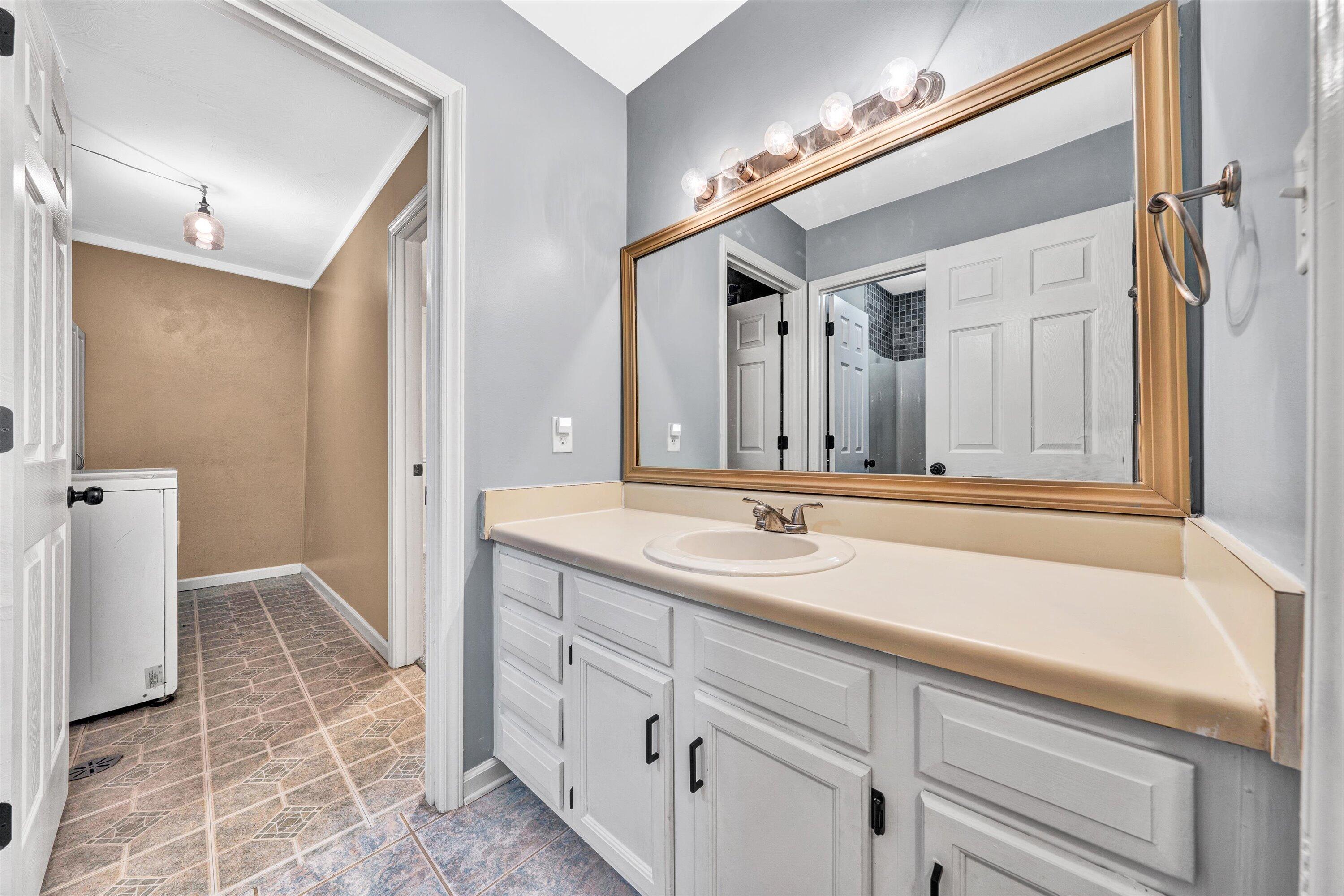 3361 Forest Ridge Road Roanoke, VA 24018 - Photo 9 of 24 10-DSC09405