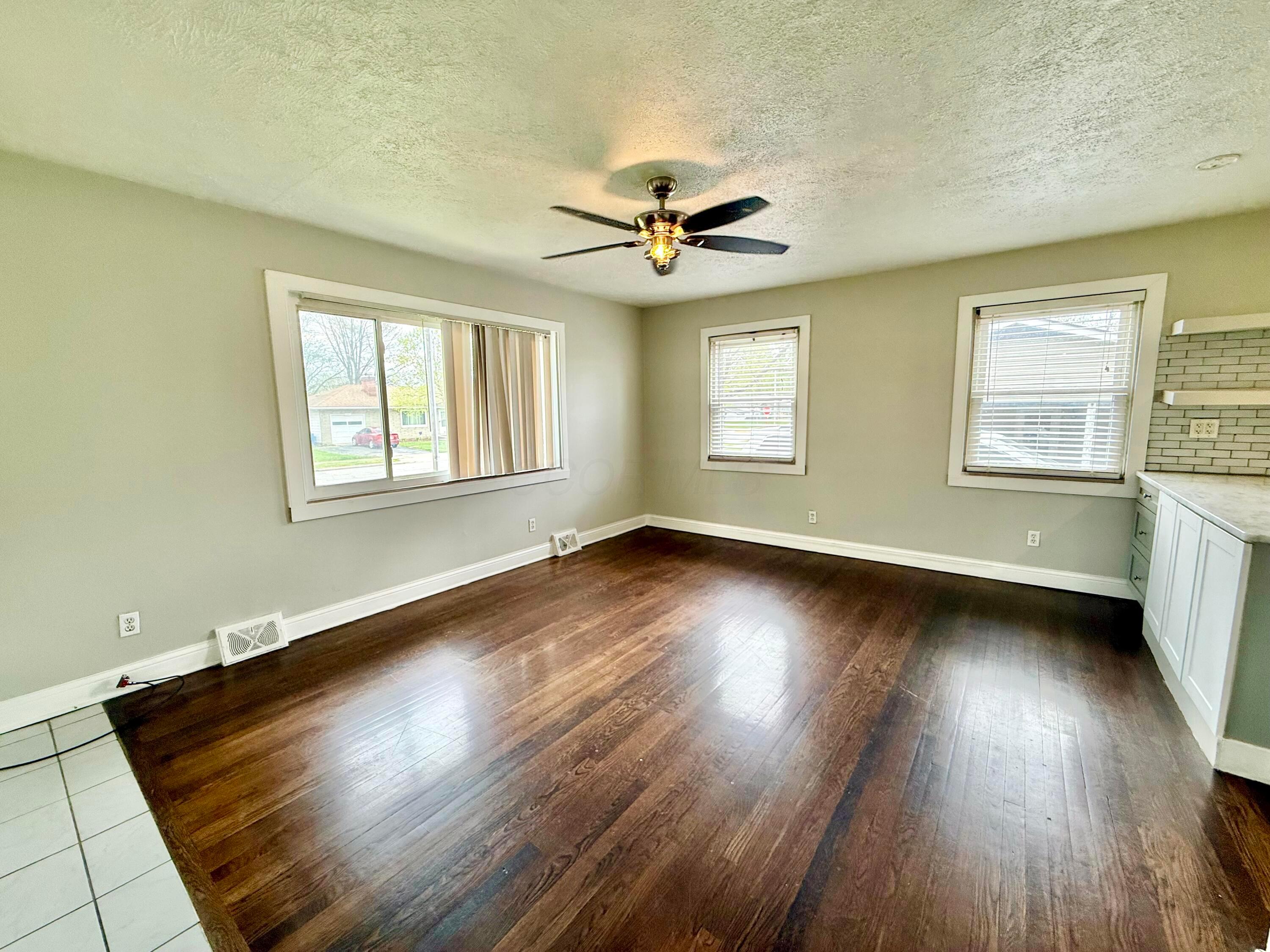 305 Danhurst Road Columbus, OH 43228 - Photo 8 of 39
