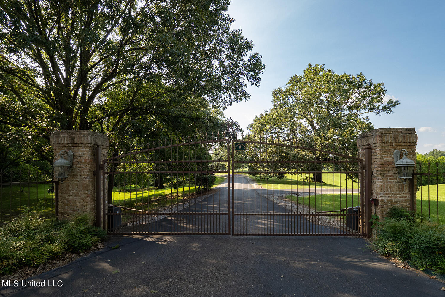 6300 Highway 22 Edwards, MS 39066 - Photo 3 of 54 Front Gate 1500 x 1000
