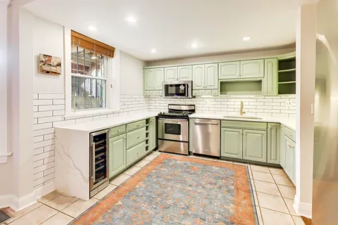 $639,000 | 843 West Grace Street, Unit 1E, Chicago, IL 60613
