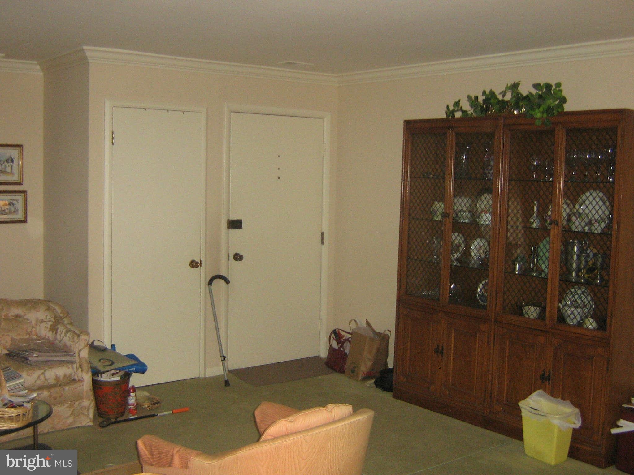 2811 Homecrest Circle Silver Spring, MD 20906 - Photo 6 of 30 Living Room