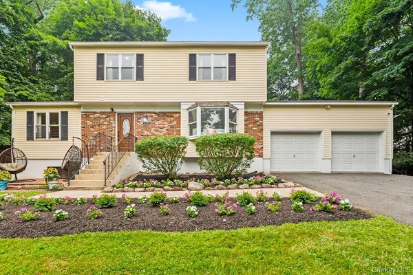 $849,000 | 499 Orangeburg Road, Pearl River, NY 10965