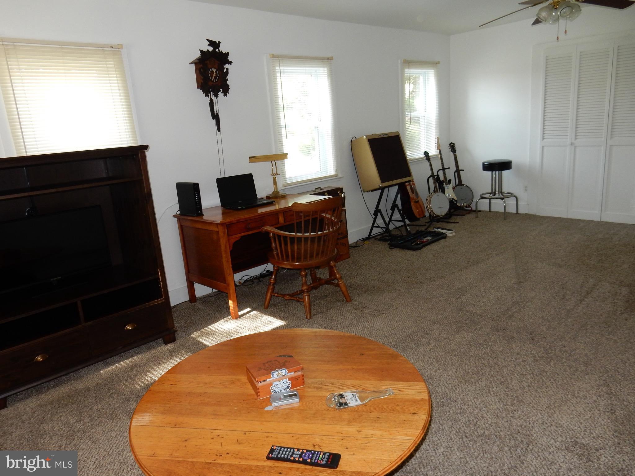 518 Riverside Road Baltimore, MD 21221 - Photo 9 of 14 Family Room