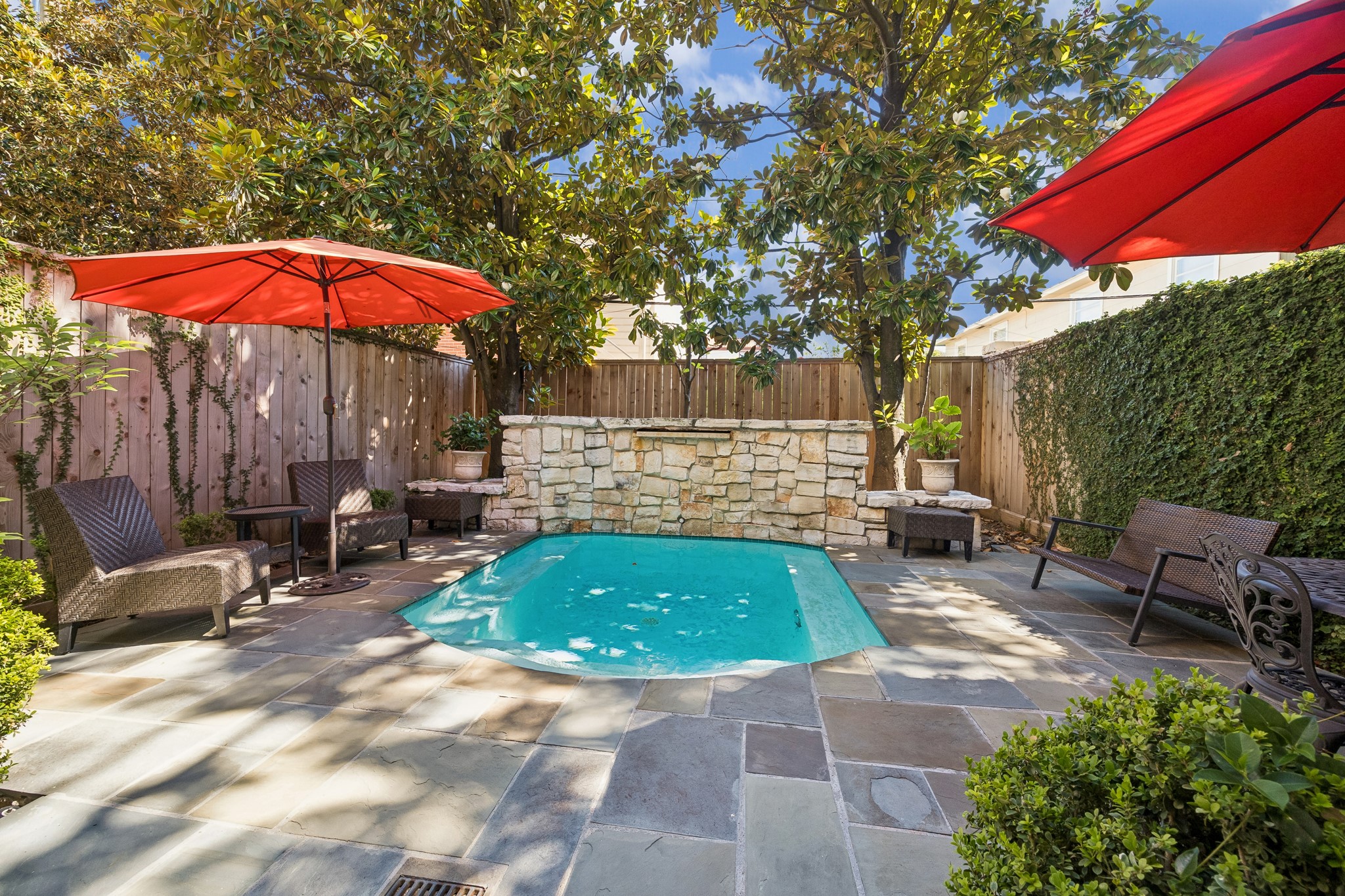 2207 Dunraven Lane Houston, TX 77019 - Photo 27 of 33 Big - Big backyard !