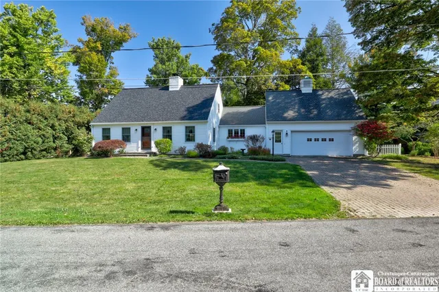 $425,000 | 8 Ivy Lane, Busti, NY 14750