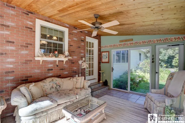 $425,000 | 8 Ivy Lane, Busti, NY 14750