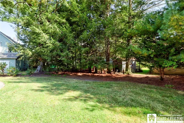 $425,000 | 8 Ivy Lane, Busti, NY 14750