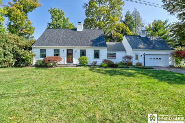 $425,000 | 8 Ivy Lane, Busti, NY 14750