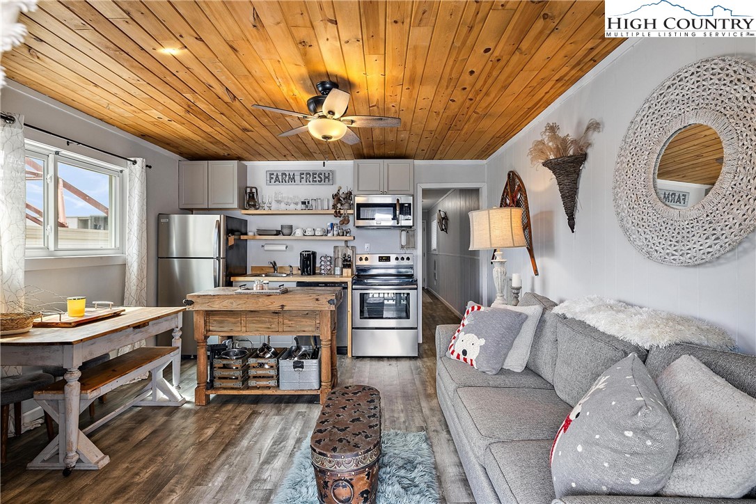 301 Pinnacle Inn Road, Unit 3302 Beech Mountain, NC 28604 - Photo 22 of 44 a living room filled with furniture and a chandelier
