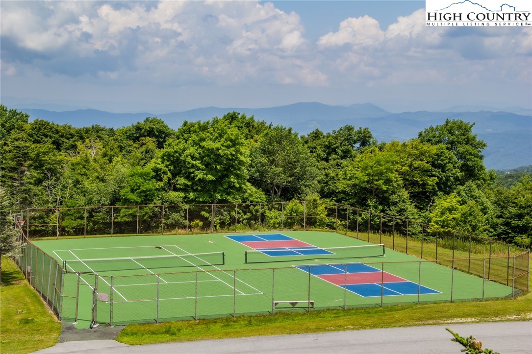 301 Pinnacle Inn Road, Unit 3302 Beech Mountain, NC 28604 - Photo 26 of 44 a view of a tennis court