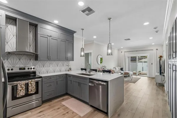 $560,000 | 1901 West Cluster Avenue, Tampa, FL 33604