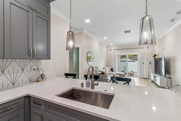 $560,000 | 1901 West Cluster Avenue, Tampa, FL 33604