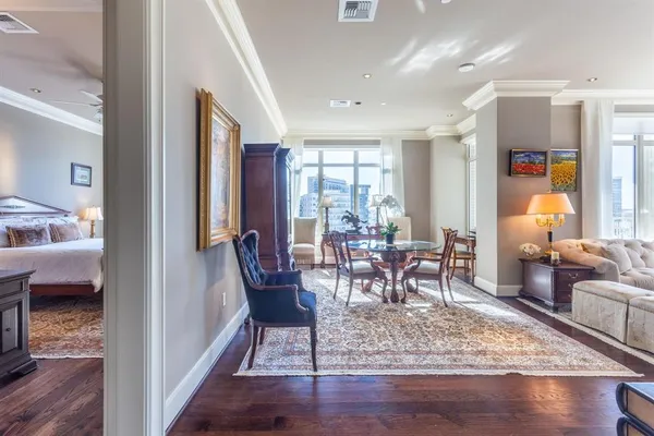 $10,000 | 2525 North Pearl Street, Unit 1105, Dallas, TX 75201