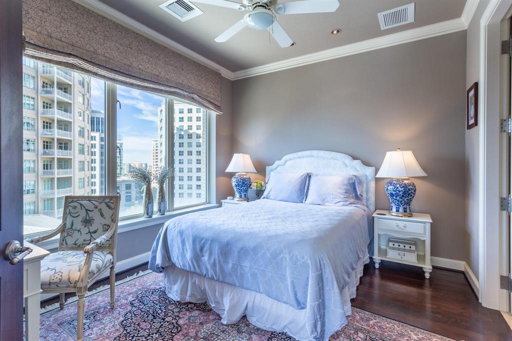 2525 North Pearl Street, Unit 1105 Dallas, TX 75201 - Photo 20 of 38 a bedroom with a bed and a chandelier