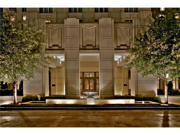 $10,000 | 2525 North Pearl Street, Unit 1105, Dallas, TX 75201