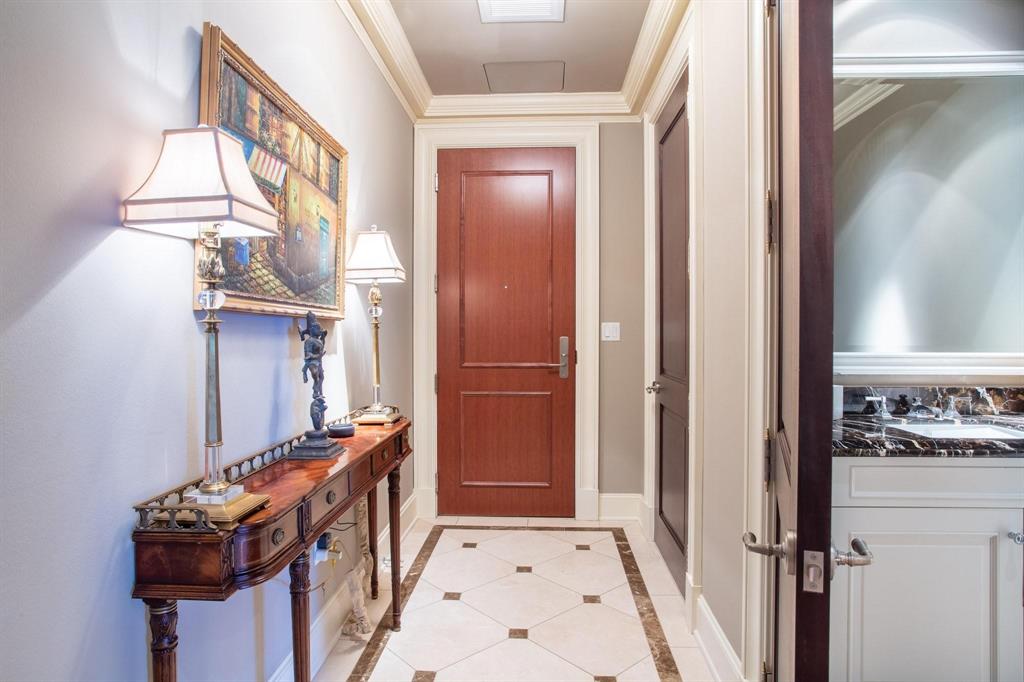 2525 North Pearl Street, Unit 1105 Dallas, TX 75201 - Photo 3 of 38 a view of an entryway door
