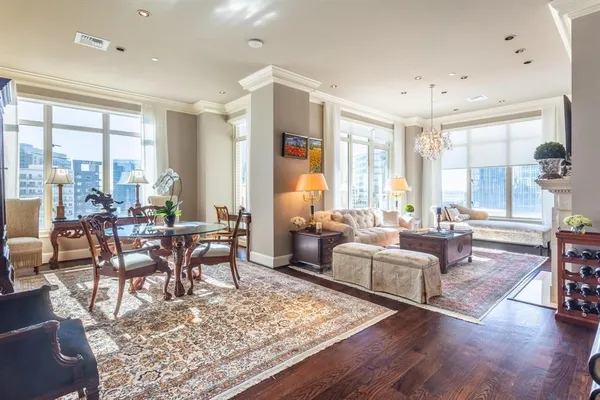 $10,000 | 2525 North Pearl Street, Unit 1105, Dallas, TX 75201