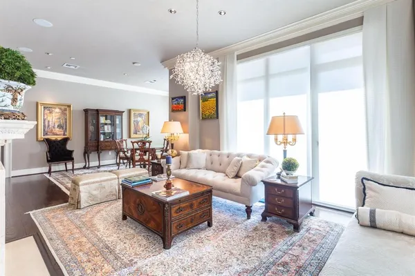 $10,000 | 2525 North Pearl Street, Unit 1105, Dallas, TX 75201