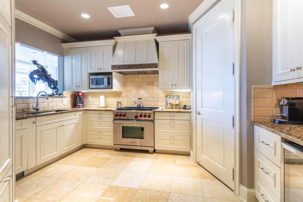2525 North Pearl Street, Unit 1105 Dallas, TX 75201 - Photo 9 of 38 a kitchen with stainless steel appliances granite countertop a refrigerator and a stove top oven