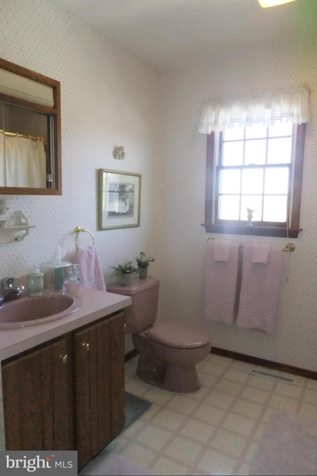 1272 Mower Road Chambersburg, PA 17202 - Photo 25 of 30 Bath