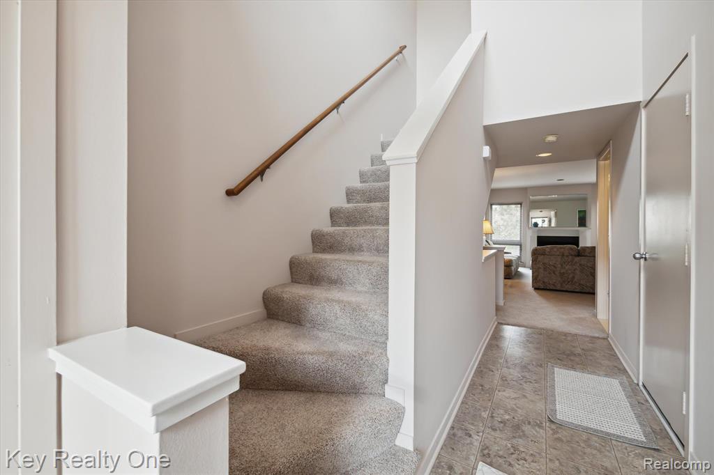 750 Eastbridge Court Rochester Hills, MI 48307 - Photo 2 of 42