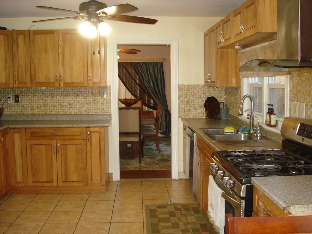 183 Walker Road Swampscott, MA 01907 - Photo 12 of 24 Gallery Image 12