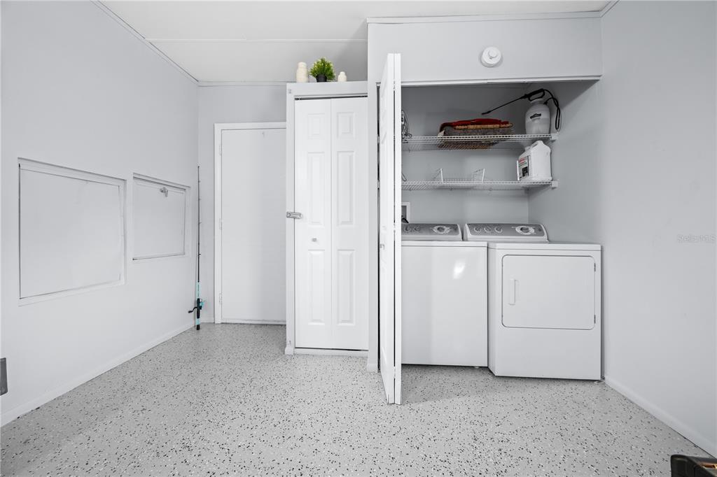 426 Northwest 5th Road Lake Panasoffkee, FL 33538 - Photo 40 of 51 a view of an empty room