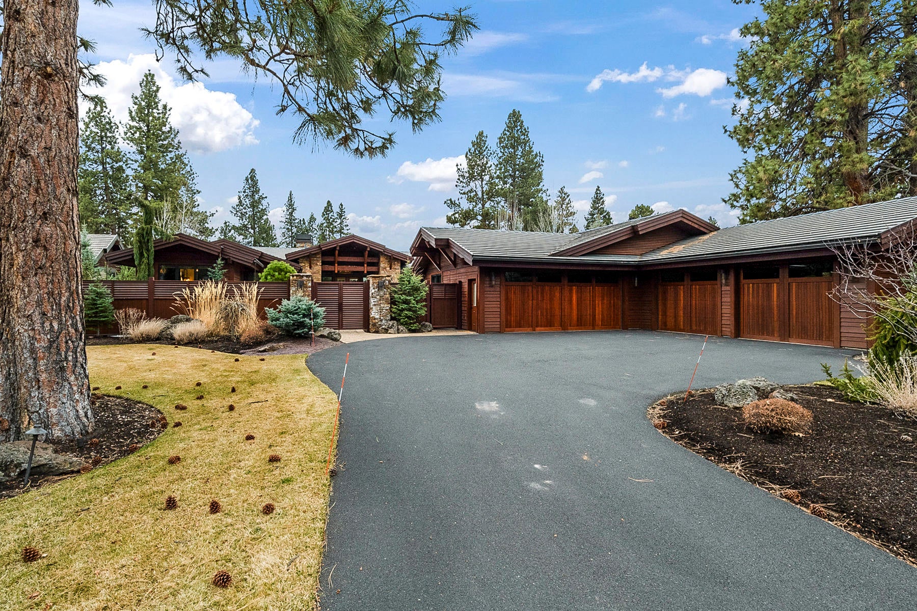 19442 Green Lakes Loop Bend, OR 97702 - Photo 3 of 50 Oversize 4-car Garage