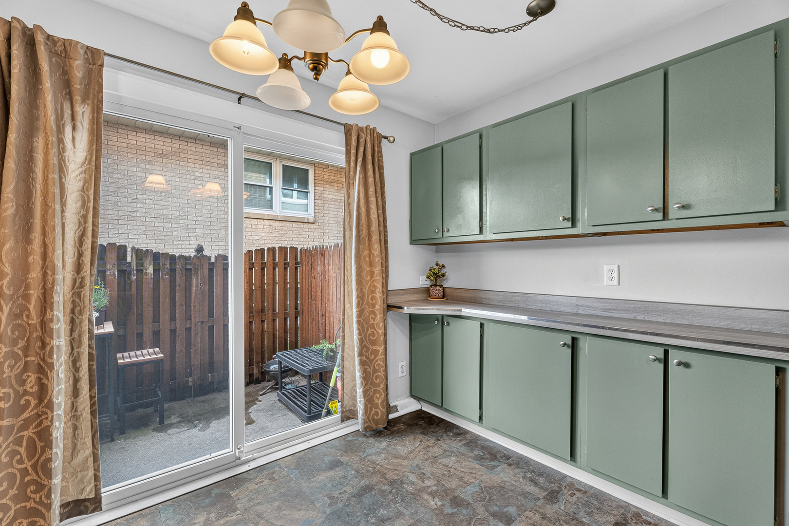 613 East 3rd Street, Unit 3 Lockport, IL 60441 - Photo 4 of 38 Gallery Image 4