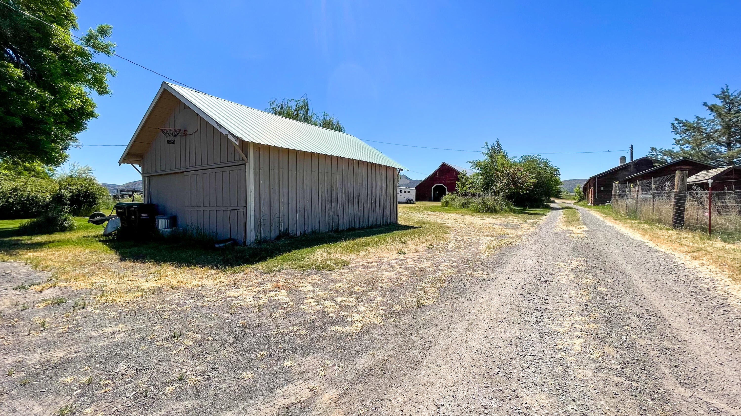 detached garage and driveway