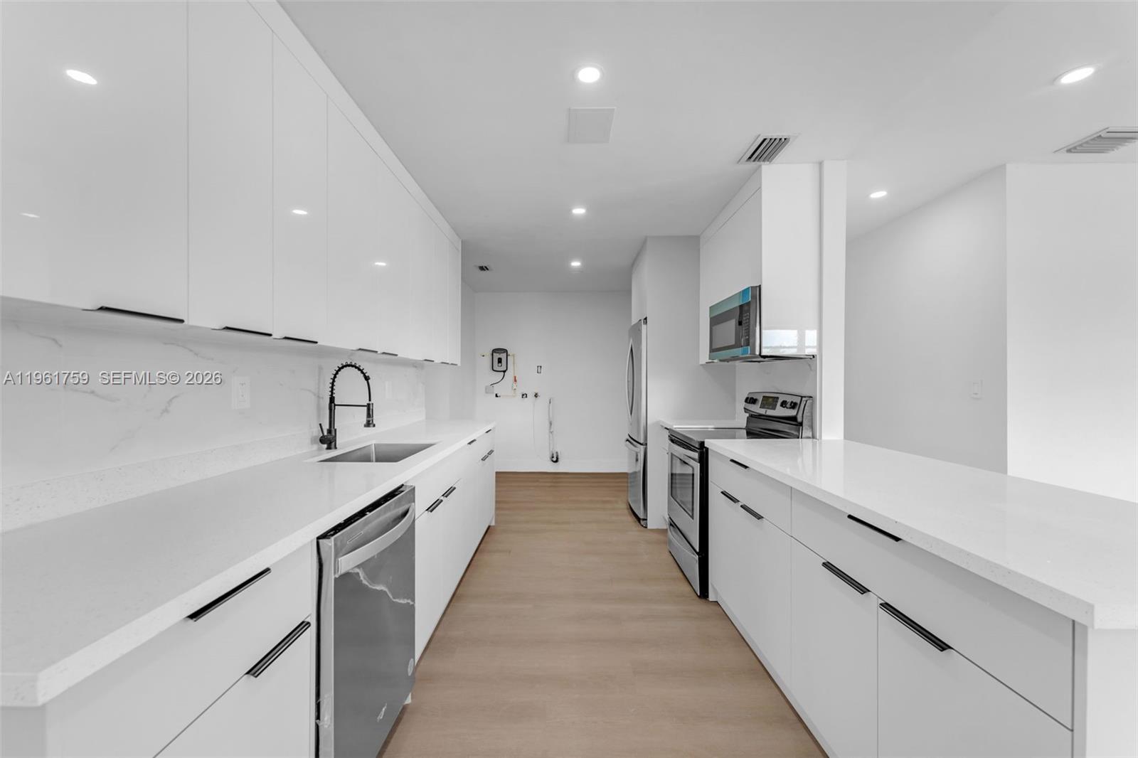 11711 Southwest 181st Terrace Miami, FL 33177 - Photo 9 of 35