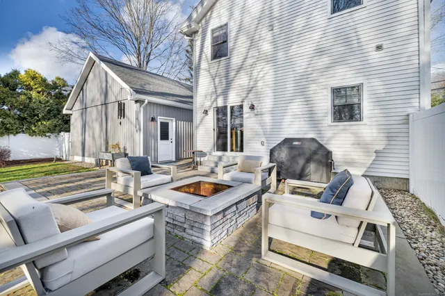 $925,000 | 285 Old Whitfield Street, Guilford, CT 06437