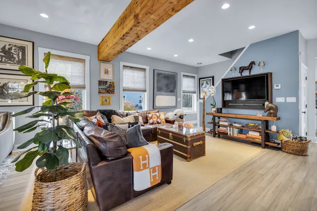 $925,000 | 285 Old Whitfield Street, Guilford, CT 06437