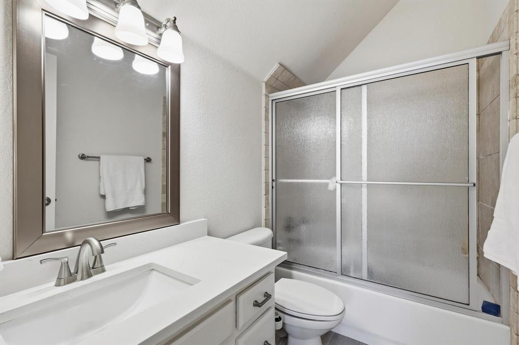 953 Monarch Way Keller, TX 76248 - Photo 24 of 36 Full bath upstairs