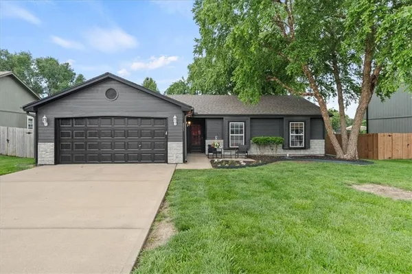 $325,000 | 351 West Skylark Street, Gardner, KS 66030