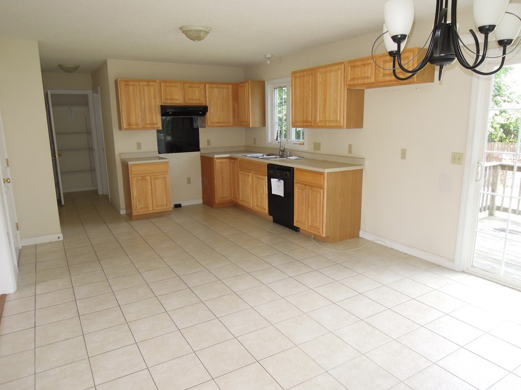 20 Paramount Street Springfield, MA 01104 - Photo 7 of 25 Gallery Image 7