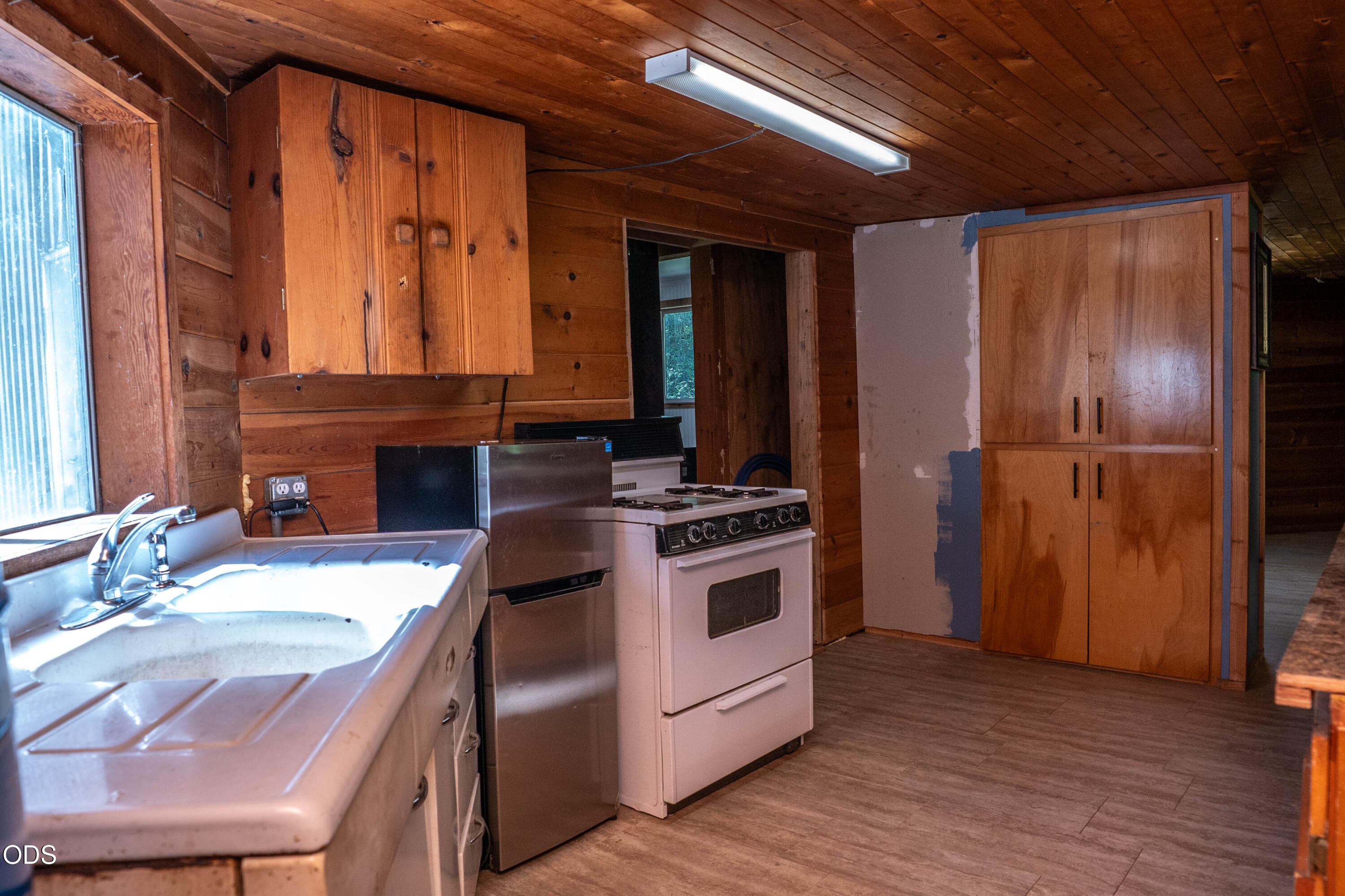 8245 Jumpoff Joe Creek Road Grants Pass, OR 97526 - Photo 12 of 43 a kitchen with a stove a sink and a refrigerator