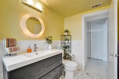 $385,000 | 1900 South Ocean Drive, Unit 301, Fort Lauderdale, FL 33316