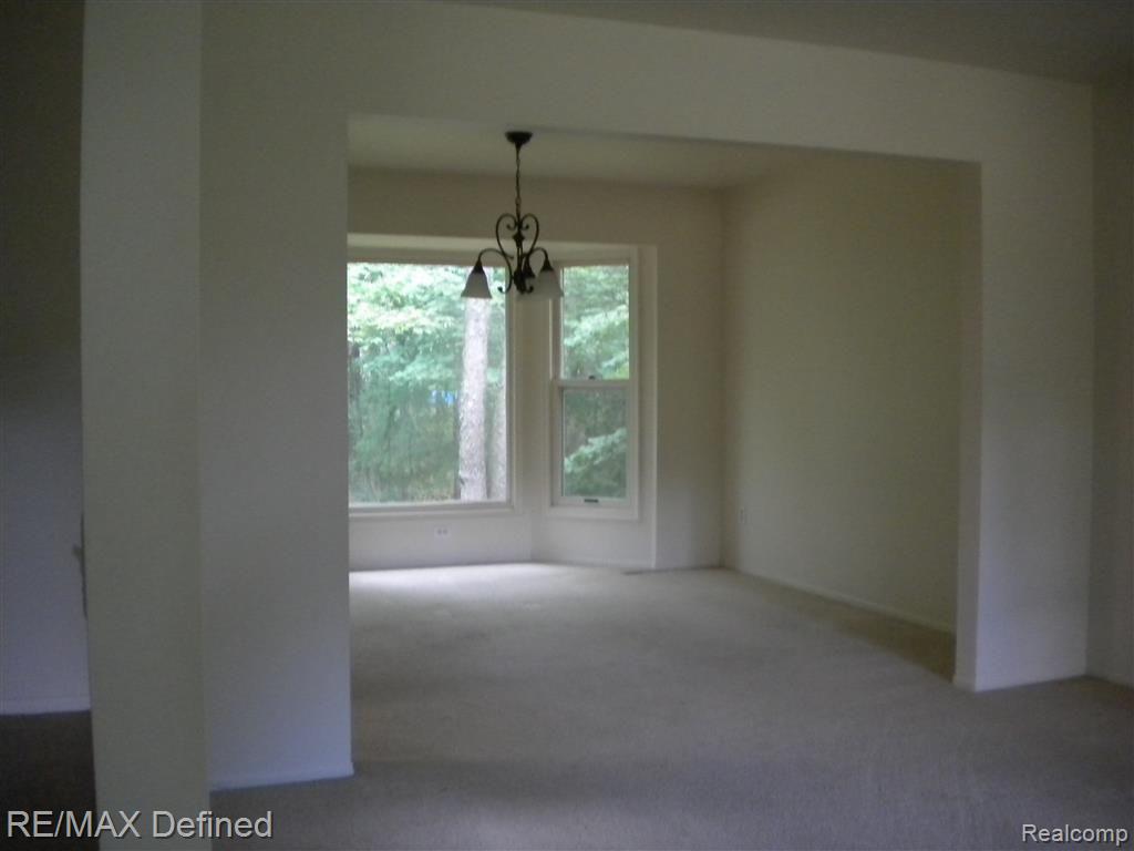 587 Ridgewood Road Rochester, MI 48306 - Photo 5 of 26 587 Ridgewood 005.JPG
