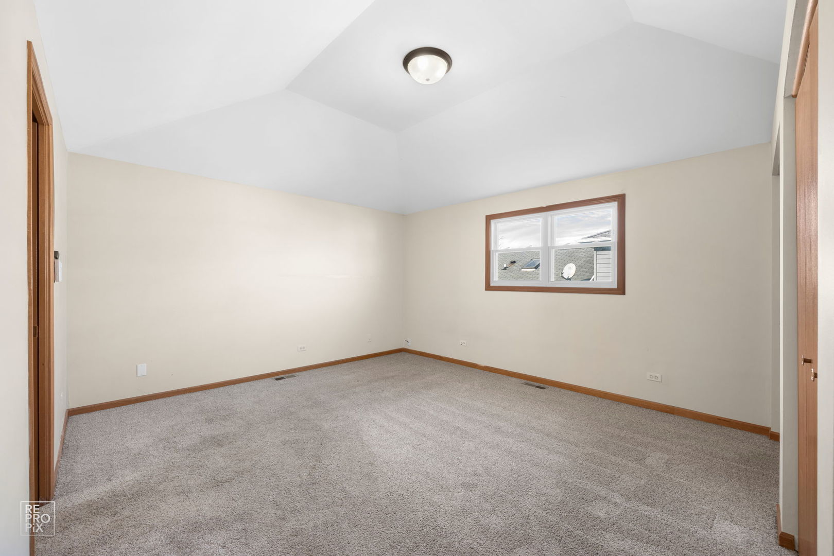 309 Wheatfield Road Matteson, IL 60443 - Photo 11 of 22 an empty room with a window