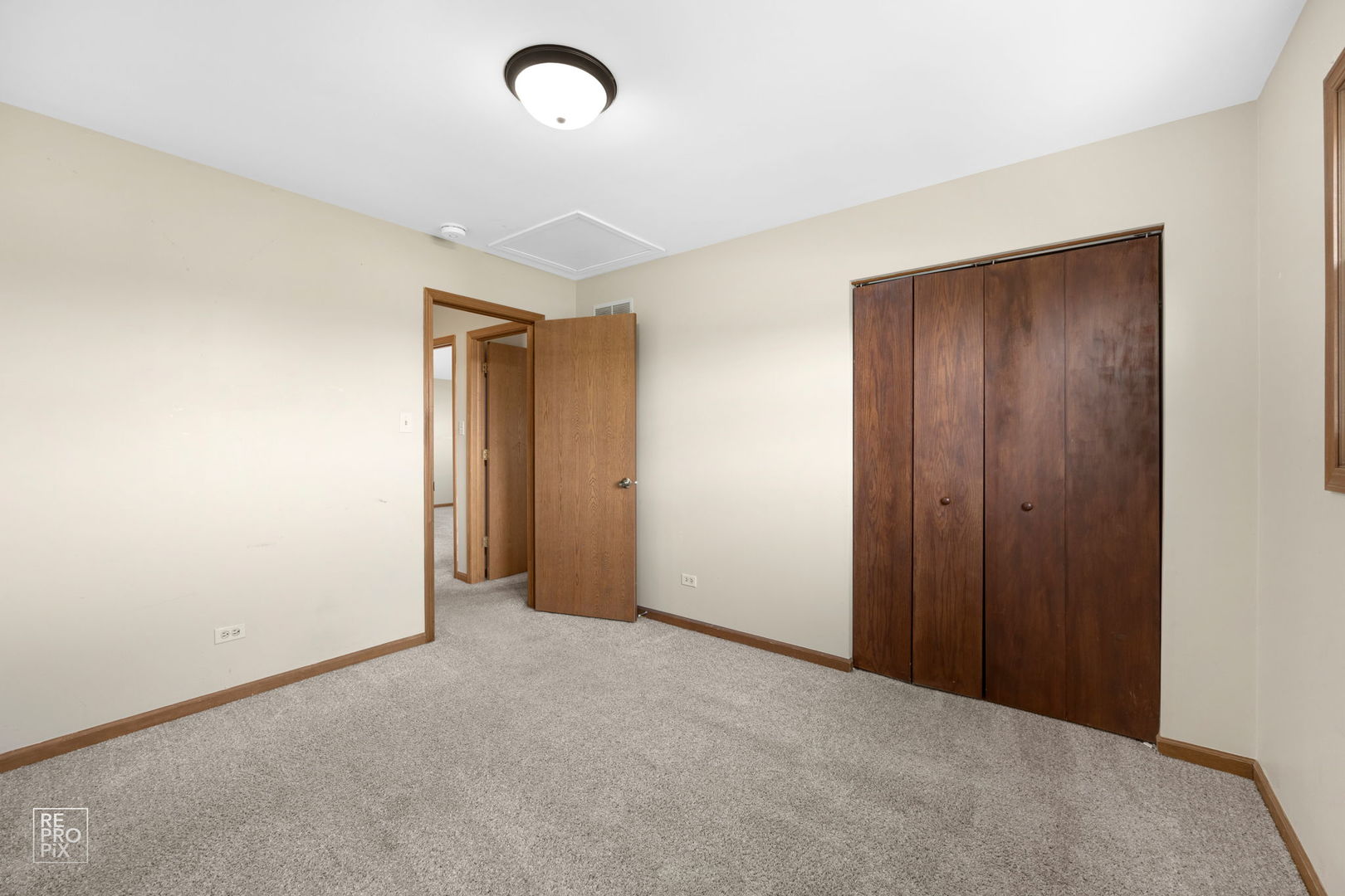 309 Wheatfield Road Matteson, IL 60443 - Photo 15 of 22 a view of an empty room and closet area