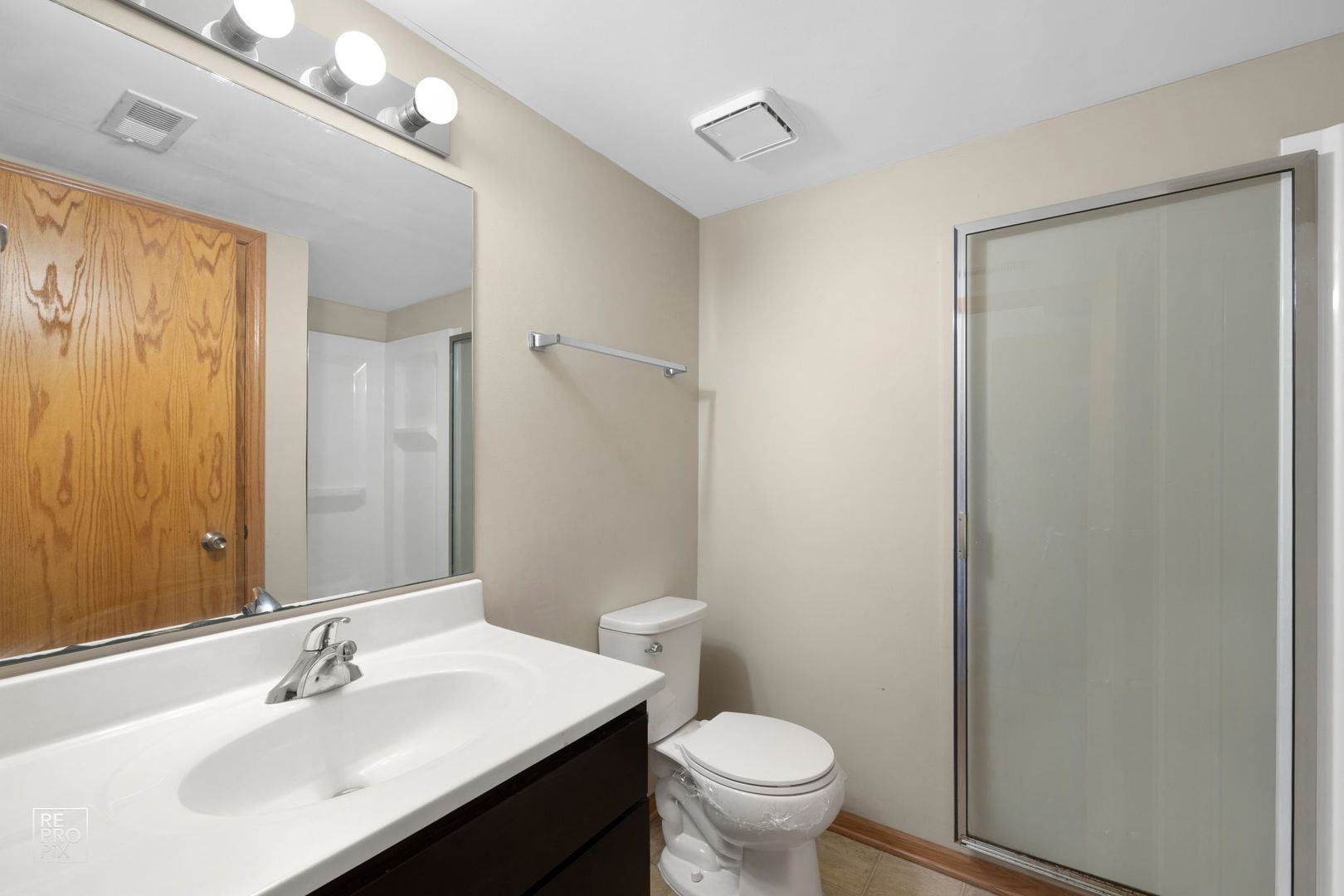 309 Wheatfield Road Matteson, IL 60443 - Photo 17 of 22 a bathroom with a sink a toilet and shower