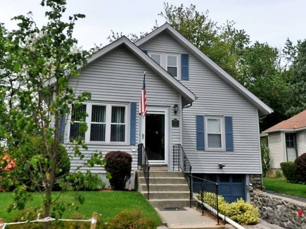 138 Barnard Road Worcester, MA 01605 - Photo 2 of 9 Gallery Image 2